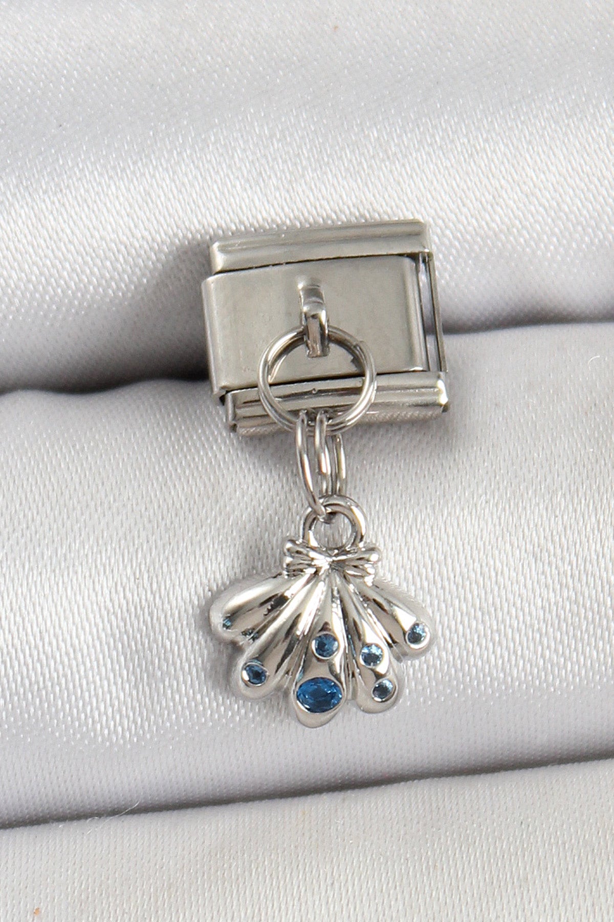 316L Çelik Sallantılı Fiyonklu Buket Model Gümüş Renk Nomination Charm