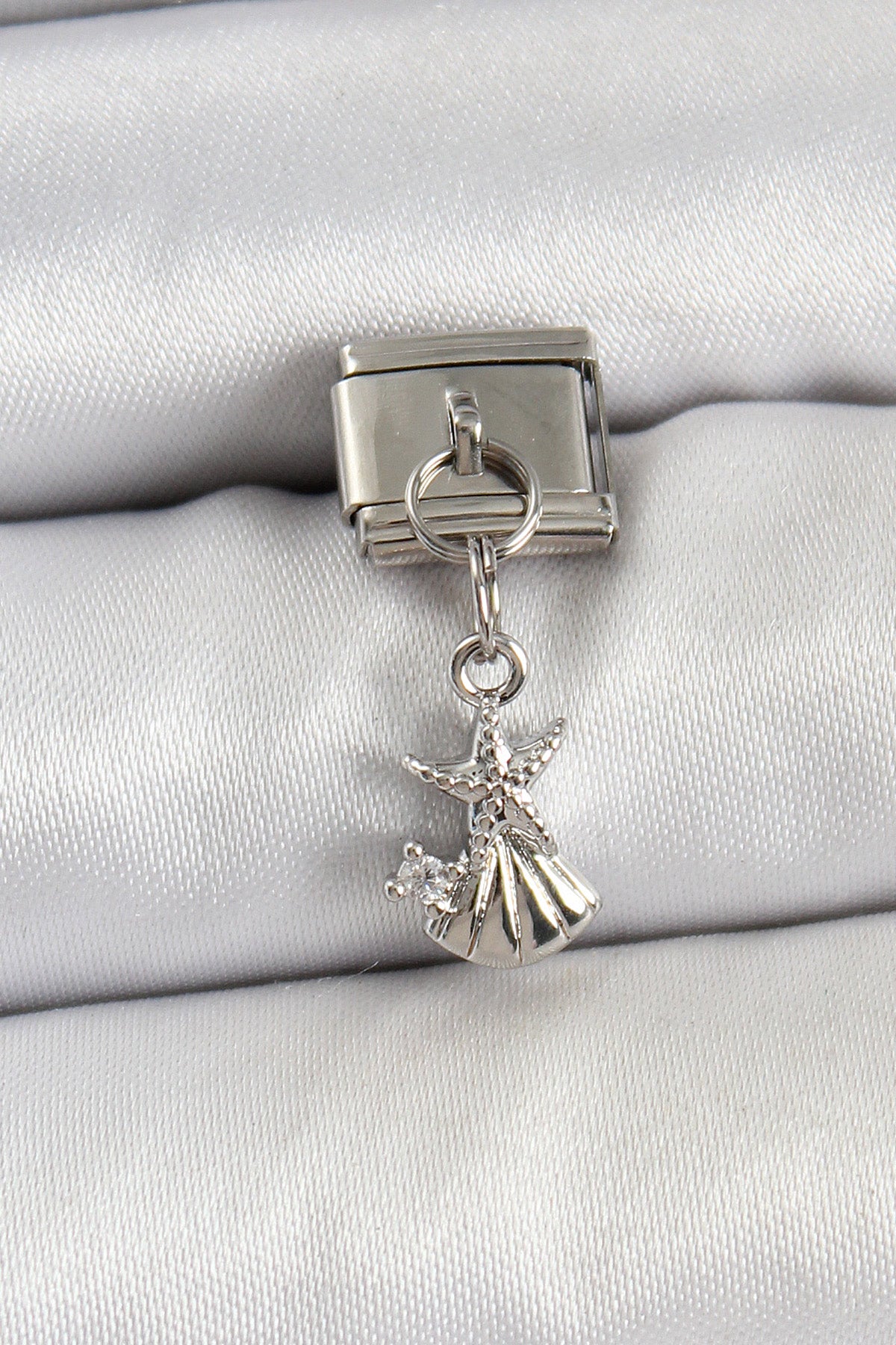 316L Çelik Sallantılı Zirkon Taşlı Deniz Yıldızı Ve İstiridye Model Gümüş Renk Nomination Charm