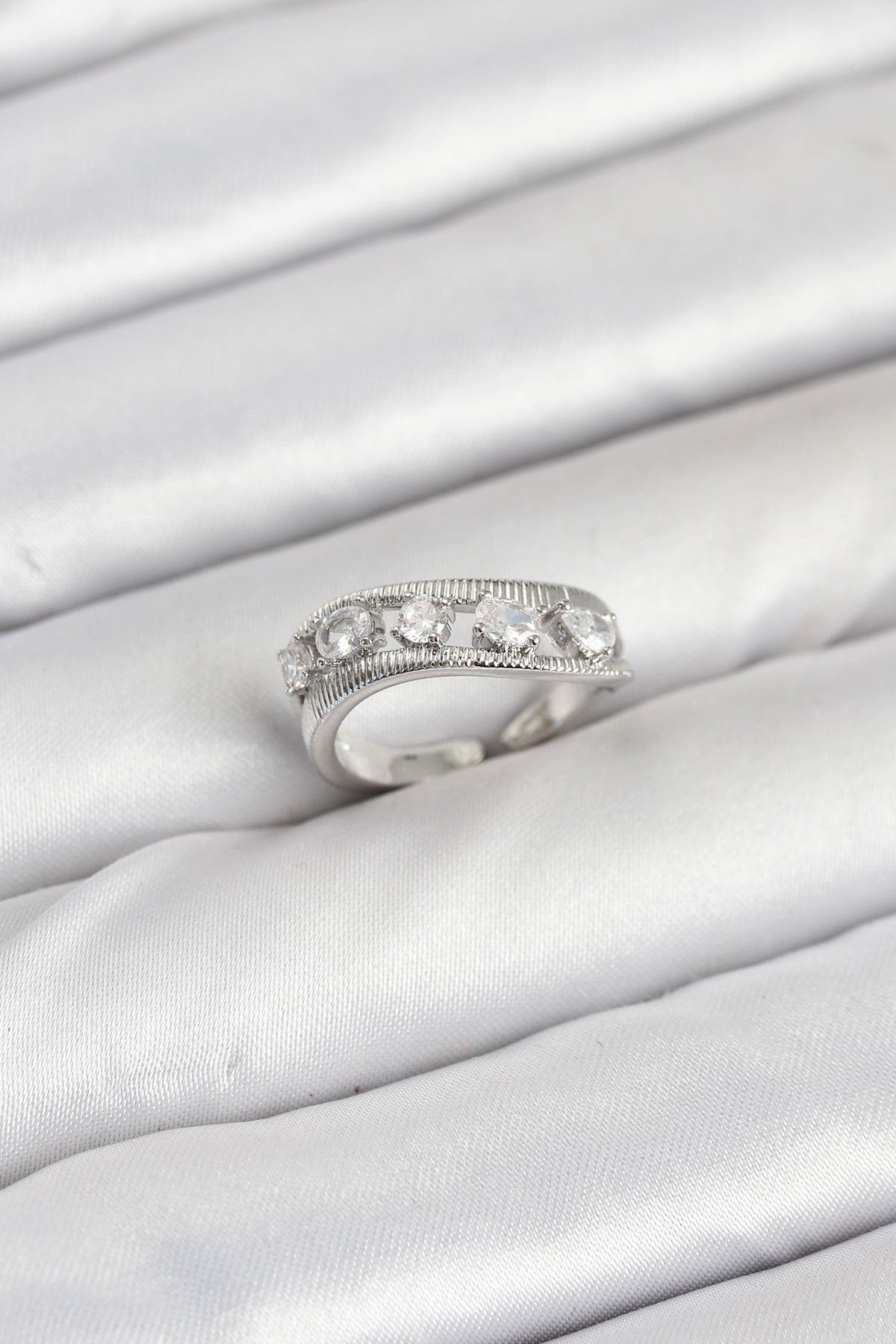 Pirinç Gümüş Renk Zirkon Taşlı Kadın Yüzük