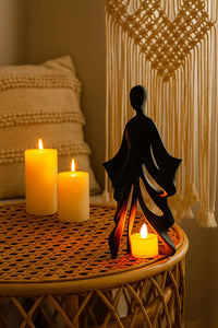 Kadın Figürlü Dekoratif Mumluk, Güç ve Zarafeti Simgeleyen Bohem Tasarım, Reçine, Ev Ofis Dekoru