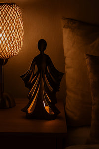 Kadın Figürlü Dekoratif Mumluk, Güç ve Zarafeti Simgeleyen Bohem Tasarım, Reçine, Ev Ofis Dekoru